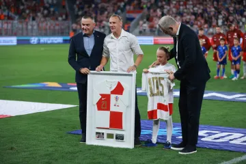 Domagoj Vida svečano se oprostio od Vatrenih uz ovacije Opus Arene