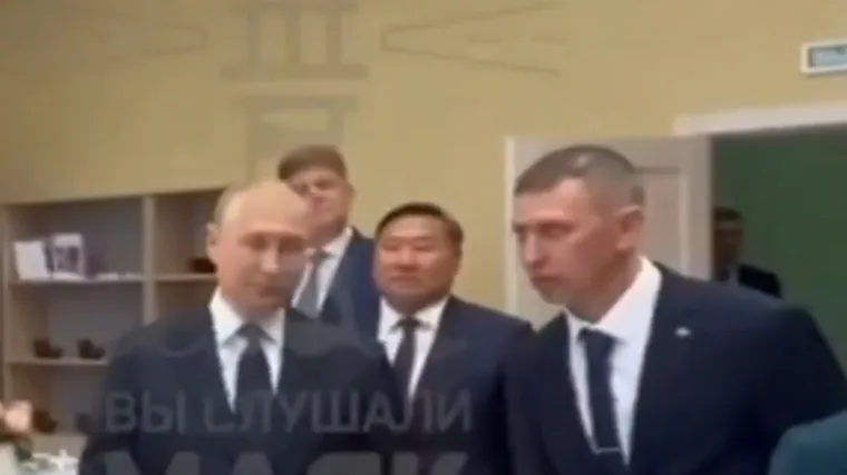 Panika u ruskoj &scaron;koli: Učenica 'drukala' ravnatelja Putinu. Skamenio se od muke