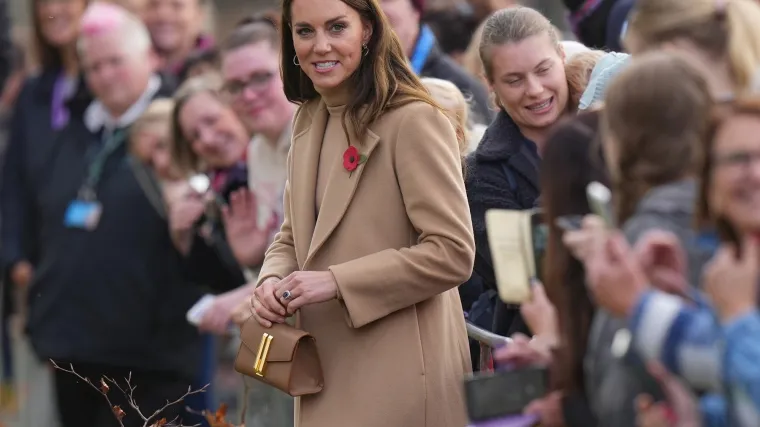 Modna inspiracija: Kate Middleton i njezina kolekcija elegantnih torbica