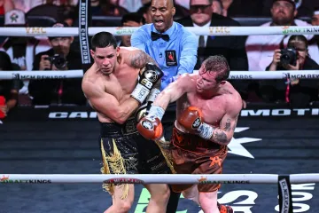 Alvarez deklasirao sedam godina mlađeg borca i zadržao pojaseve