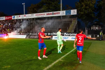 Navijači divljali, švedski golman se htio potući s njima