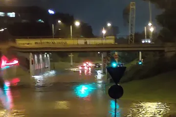 Kiša poplavila Zagreb: Stablo palo na pješaka, podvožnjak u Škorpikovoj bio pod vodom