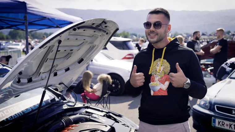 Ekipa koja ima petlju: profesionalni vozač utrka koji rastura utrke ubrzanja