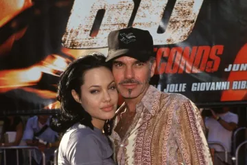 Ljubila se s bratom i oko vrata nosila krv biv&scaron;eg: Sjećate li se Angeline s početka karijere?