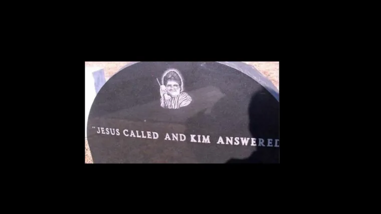 Ovo su neki od najbizarnijih natpisa na nadgrobnim spomenicima