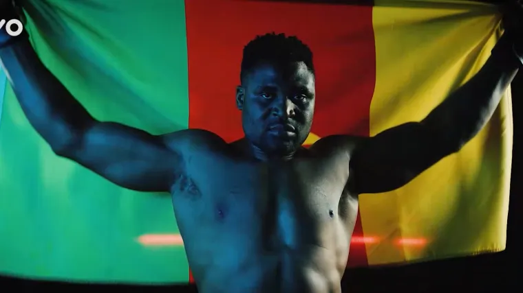 Najjači udarač današnjice debitira u spektakularnom meču