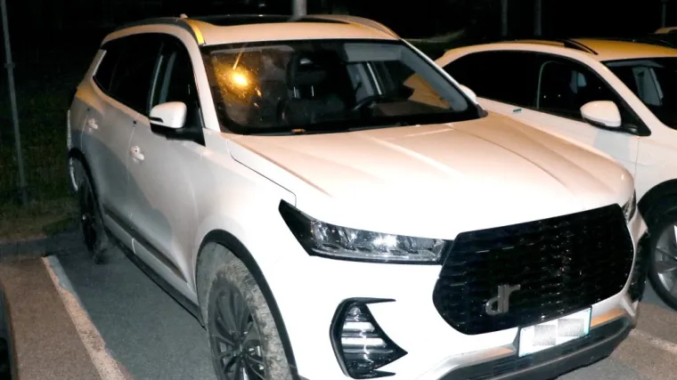 Bježao autom i zaustavio se na padini: Vozilo krenulo u rikverc i naletjelo na policiju