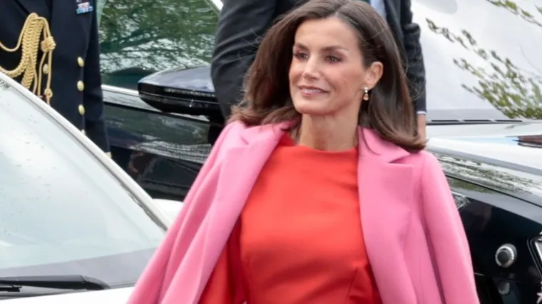 Čak i ružičasta može biti boja jeseni, a kako je nositi znaju kraljice i zvijezde