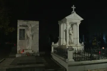 Vlado je vodič koji turiste vodi - po grobljima. I nas je poveo u turu: 'Kolege kažu da sam morbidan'