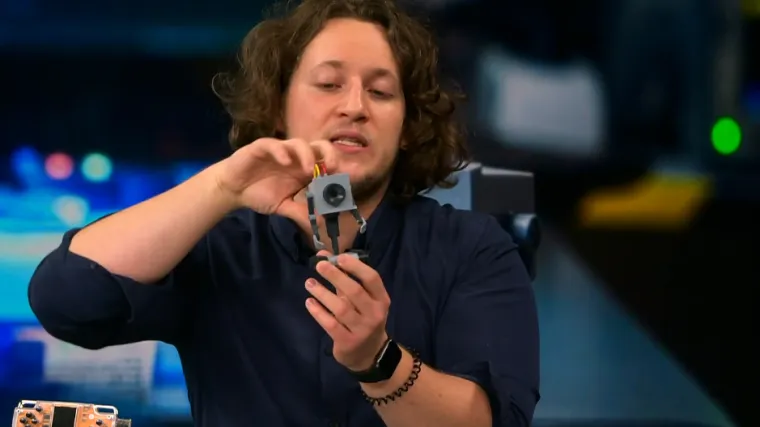 Mladi inovator Albert Gajšak u Direktu predstavio jedinstvenog robota za odrasle