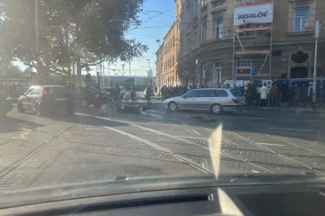 Motocikl razlupan, automobil 'skr&scaron;en', četiri osobe ozlijeđene: 'Promet je obustavljen...'