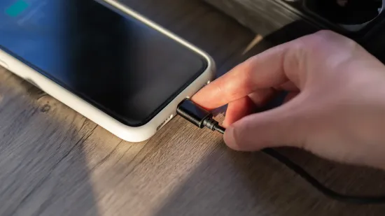 Ovu pogrešku mnogi čine kad pune mobitel, a ona drastično skraćuje vijek baterije