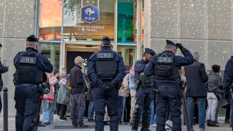 Rizična utakmica digla Pariz na noge. Jedan policajac na tri navijača, a najavljuju se novi prosvjedi