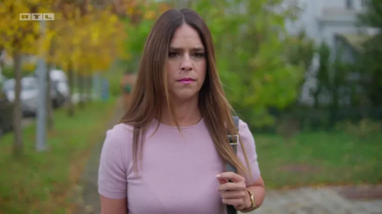 Blankina trudnoća glavna je tema u kvartu, a Marta joj postaje nova saveznica