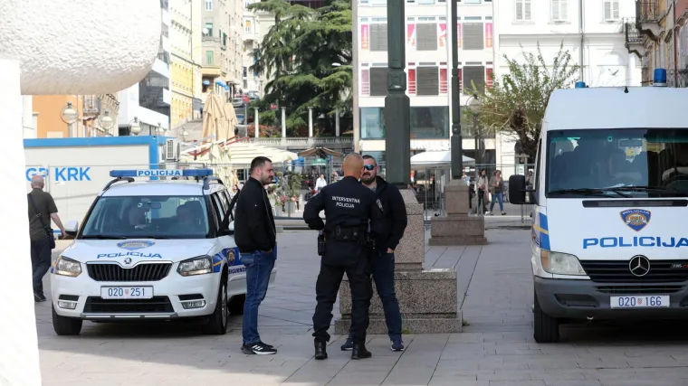 Drama u Rijeci: Policija zaustavila bjegunca, on podivljao pa izudarao specijalca