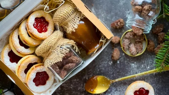 Jednostavni recept za popularne linzere: Božićni keksić drag starima i mladima