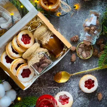 Jednostavni recept za popularne linzere: Božićni keksić drag starima i mladima