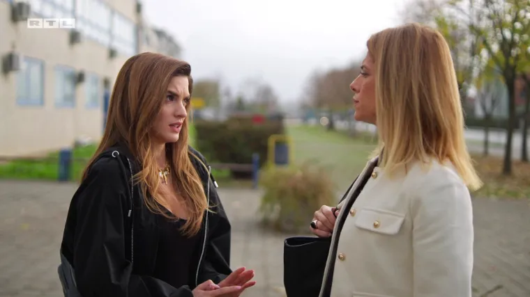 Očajna Blanka moli Martu za pomoć, no ona je uvlači u novu igru laži