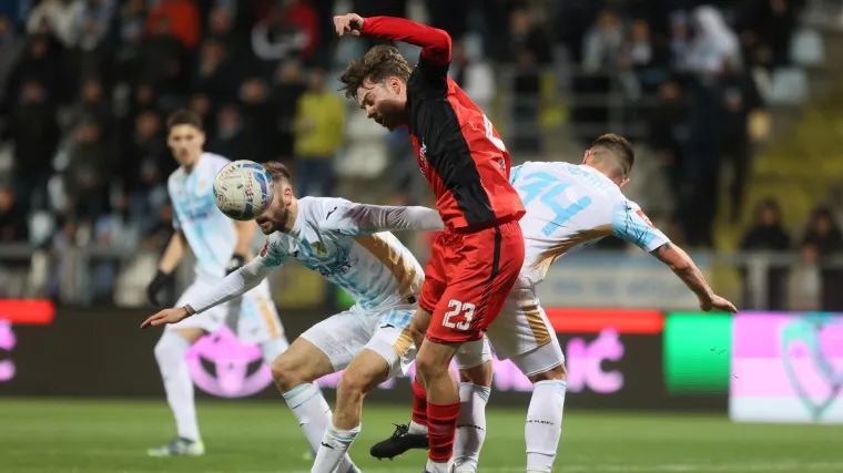 Rijeka igrala s desetoricom praktički cijelu utakmicu i pobijedila za vrh tablice