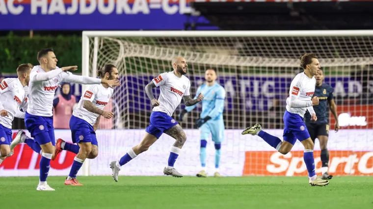 Nakon siroma&scaron;nog prvog poluvremena Hajduk je u drugom potpuno nadigrao oslabljeni Dinamo i pobjegao na sedam bodova prednosti