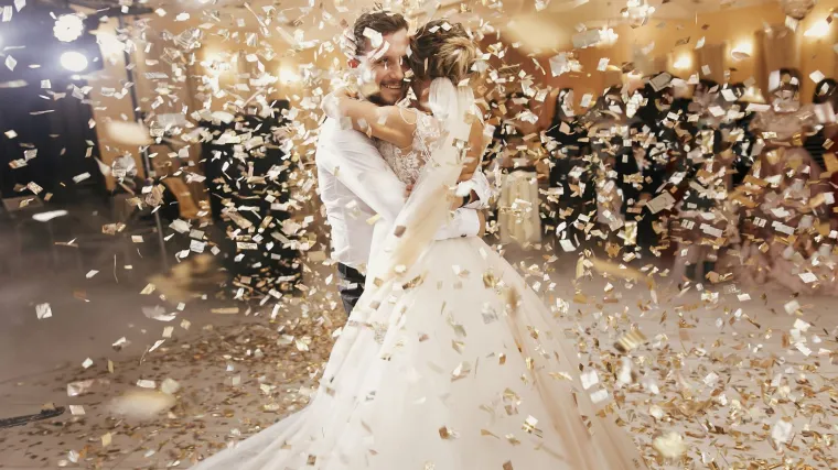 Kviz Tko pjeva ovih 8/8 pjesama za prvi ples?