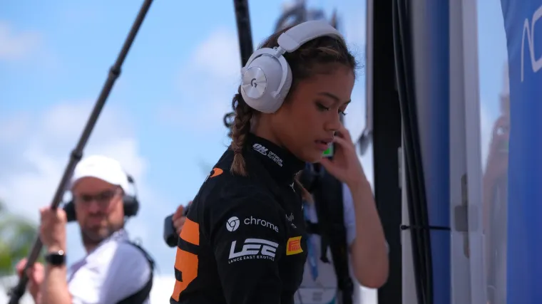 Svijet bruji o djevojci u formuli: 'Majka je mislila da ću zauvijek izgledati kao dečko'