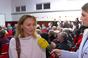 Hranu jedu na hodniku među cipelama, a pogledajte gdje imaju nastavu: 'Ovo je užasno'