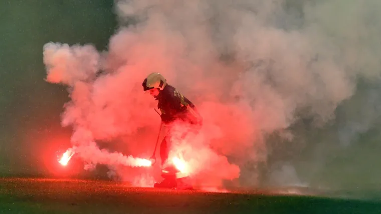 Velika trojka ponovno grubo kažnjena zbog pirotehnike, ali ovaj put i jo&scaron; jedan klub
