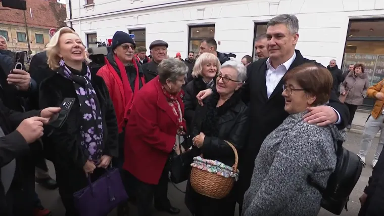Građani uputili božićne poruke političarima: 'Budite ljudi, to je najbitnije od svega'