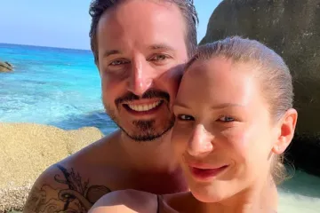 Prva pobjednica 'Gospodina Savr&scaron;enog' prona&scaron;la ljubav? Pozirala u zagrljaju tajanstvenog mu&scaron;karca