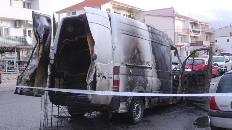 U Splitu se zapalila tri automobila