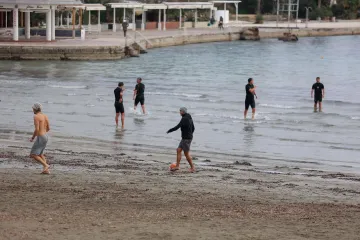 Ovo mogu samo Splićani! Pogledajte kako izgleda picigin i nogomet usred zime