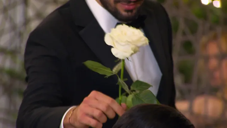 Svađa u vili nakon &scaron;to je &Scaron;ime poklonio prve ruže: 'Kreće show, daj neke kokice!'