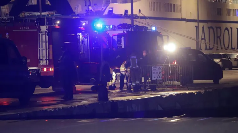 Umro vozač koji je autom upao u more u trajektnoj luci