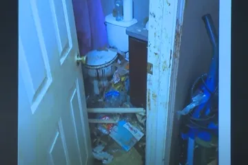 Djeca živjela sama u kući strave: Nokti im narasli 10 cm, spavali u kutiji za pizzu