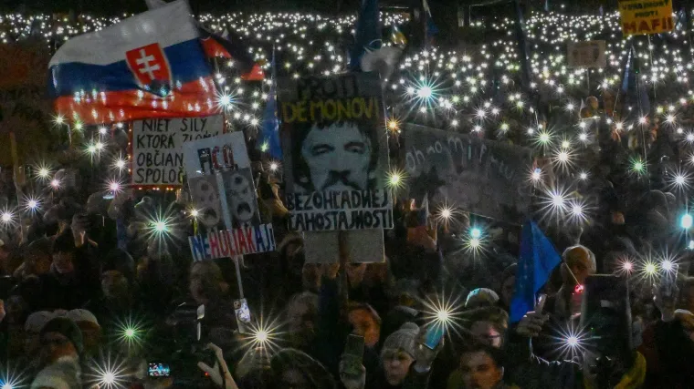 Slovačka vrije, zazivaju odlazak Fica: Barut rasplamsao njegov susret s Putinom