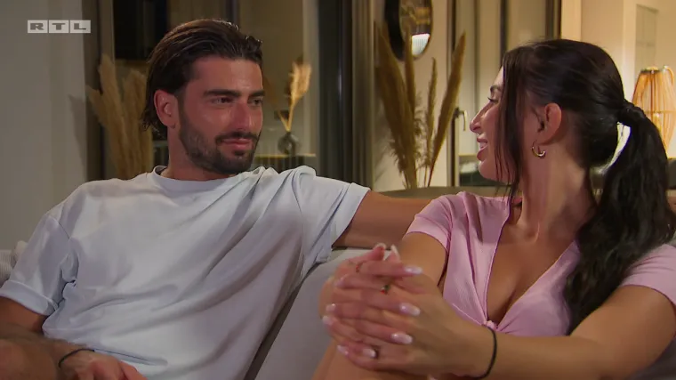 Marinela ostala prespavati kod &Scaron;ime: 'Mladi smo ljudi pa kako ne bi bilo strasti među nama?!'