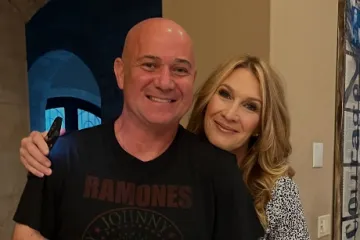 Tenisač Andre Agassi podijelio  fotografiju sa suprugom Steffi: 'Izgleda kao da ne stari'