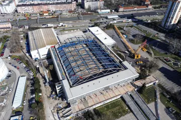 Radovi na Domu sportova u punom jeku, odmah se pojavio problem s gigantskom dizalicom