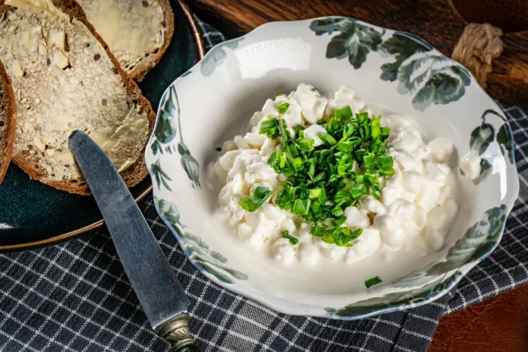 Omiljeni bećarski dodatak jelima: Prava slavonska satrica ne radi se bez ovog sastojka