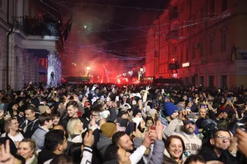 Pogledajte fotografije: Tisuće Riječana ispratile 2025. i dočekale 2026. na Korzu uz Big CroDance Party