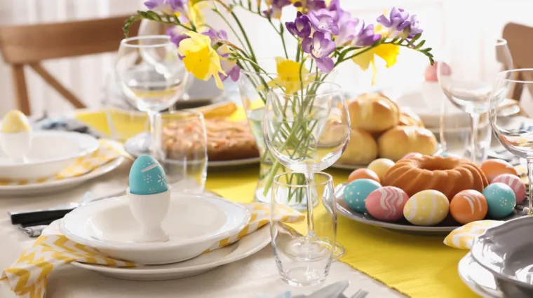 Dekoracija stola za Uskrs treba biti elegantna i vedra, evo nekoliko ideja