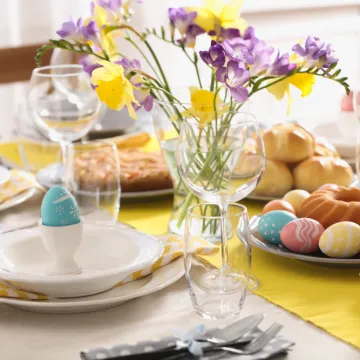Dekoracija stola za Uskrs treba biti elegantna i vedra, evo nekoliko ideja