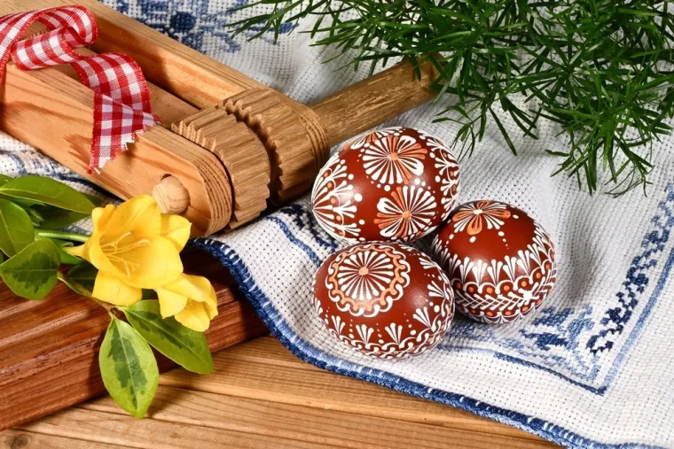 Dekoracija stola za Uskrs treba biti elegantna i vedra, evo nekoliko ideja