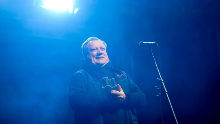 [KVIZ] Možeš li prepoznati hitove Halida Bešlića po jednom stihu?