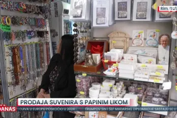 Tuga, gužve i suveniri: Vatikan preplavljen vjernicima -  evo što svi žele ponijeti kući