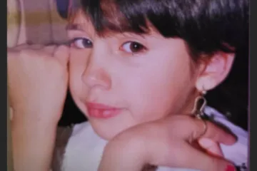 Možete li pogoditi tko je osoba na fotografiji? U pitanju je poznata pjevačica