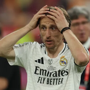 FC Barcelona, Barca Real Madrid CF. Copa del Rey. Final. Luka Modric of Real Madrid at full time during the Copa del Rey match, Final, between FC Barcelona and Real Madrid CF played at La Cartuja Stadium on April 26, 2025 in Sevilla, Spain. kpng Copyright: xx AP_240427_BAR-RMA_COP_425,Image: 992656085, License: Rights-managed, Restrictions:, Model Release: no