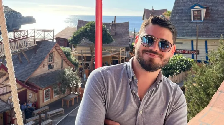 Sjećate se Antonija iz 'Superpara'? Nakon showa prekinuo s djevojkom, a sad ljubi 25 godina stariju voditeljicu