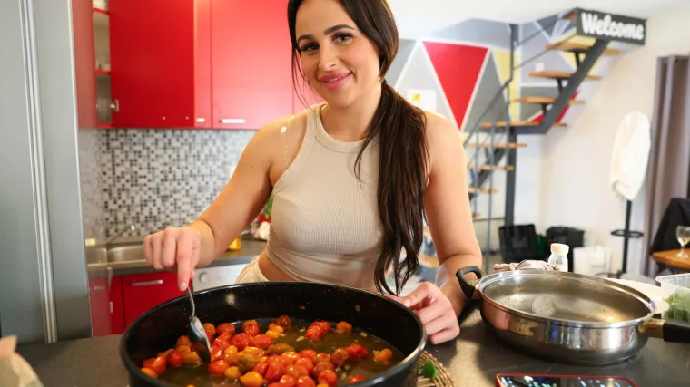 Večeras djevojkama kuha fitness trenerica: 'Mia top kuha!'